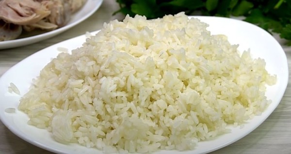 Всегда рассыпчатый рис: предварительно заливаем кипятком и только потом варим